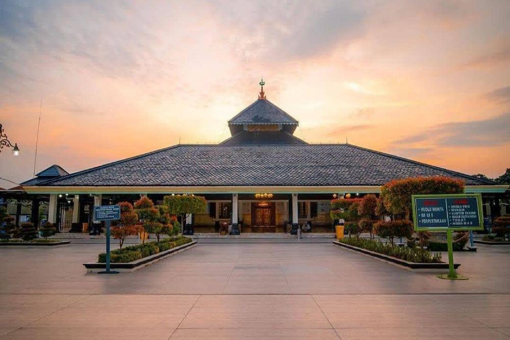 5 Fakta Unik Masjid Agung Demak, Wisata Religi Terkenal di Kota  Wali