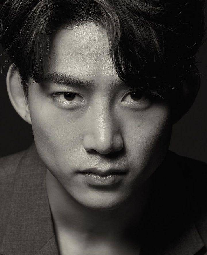 Ok Taecyeon (instagram.com/taecyeonokay)