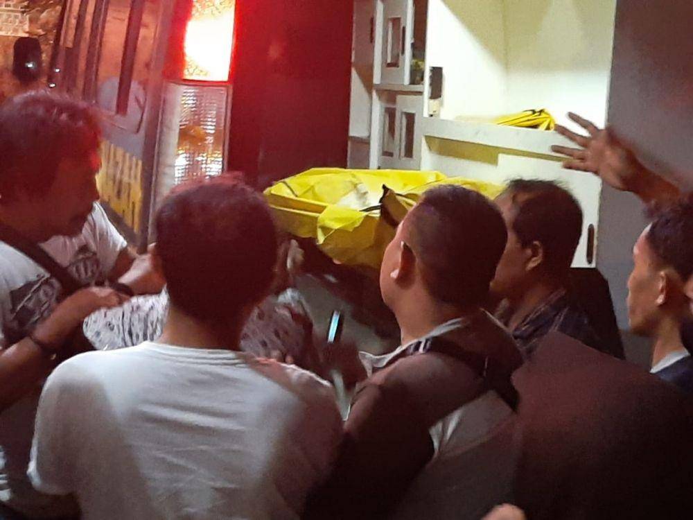 Jenazah korban dibawa ke RS Bhayangkara Mataram/dok. Polsek Cakranegara