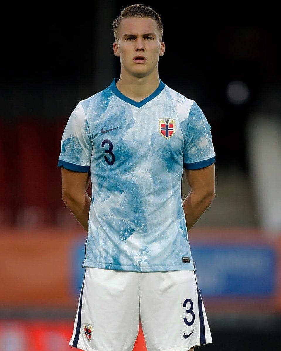 Leo Ostigard kala membela timnas Norwegia. (instagram.com/leoskirio)