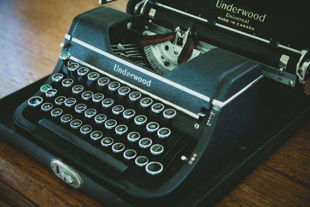 ilustrasi mesin tik (unsplash.com/Deleece Cook)