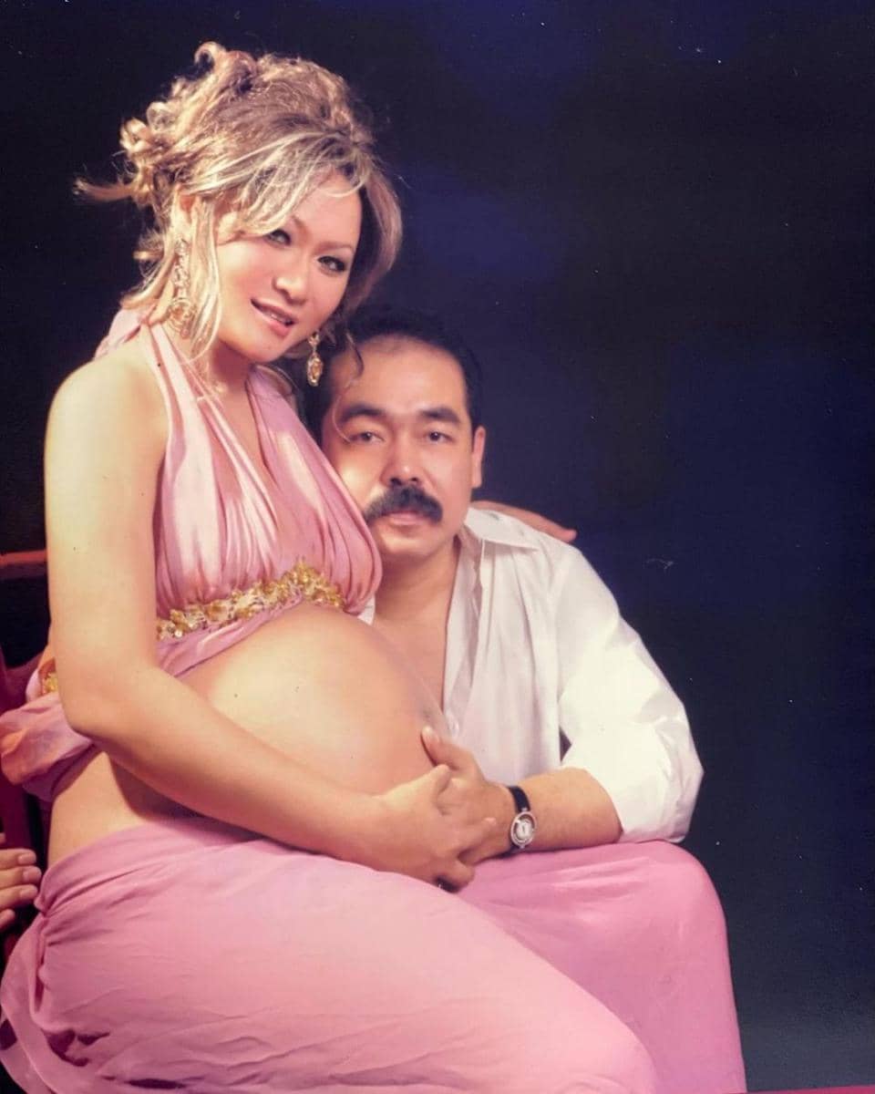 maternity shoot Inul Daratista (instagram.com/inul.d)