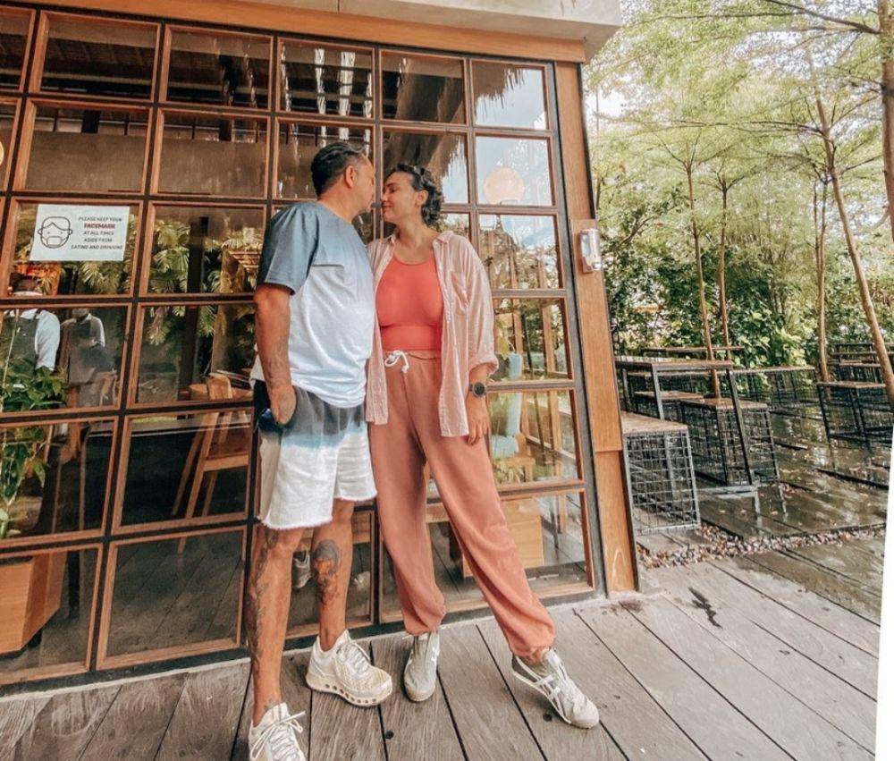 potret Feby Febiola bersama suami (instagram.com/febyfebiola)