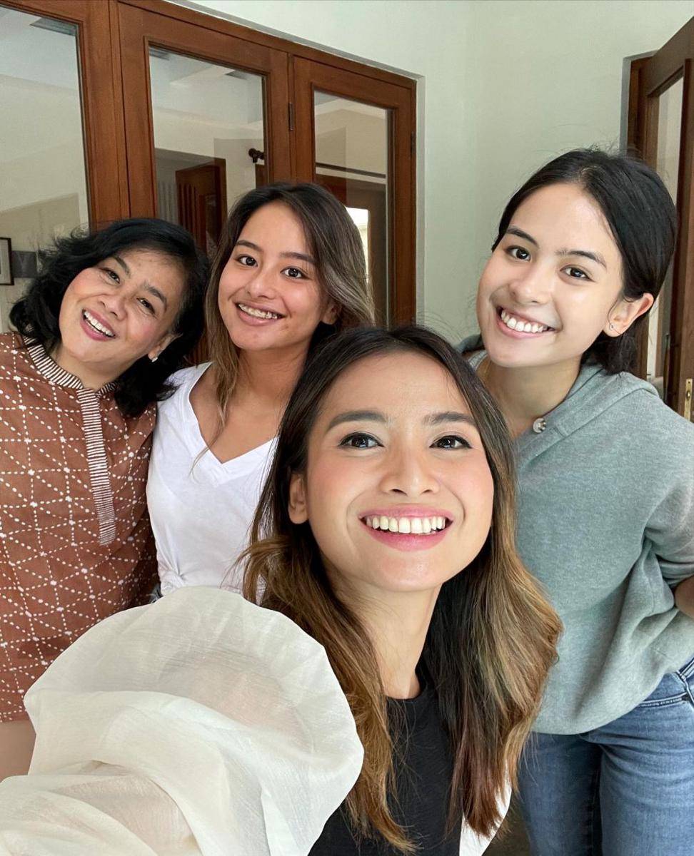 potret Acha Septriasa bareng kawan artis (instagram.com/septriasaacha)