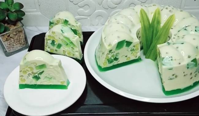 Ilustrasi puding buko pandan (youtube.com/familyandrea)