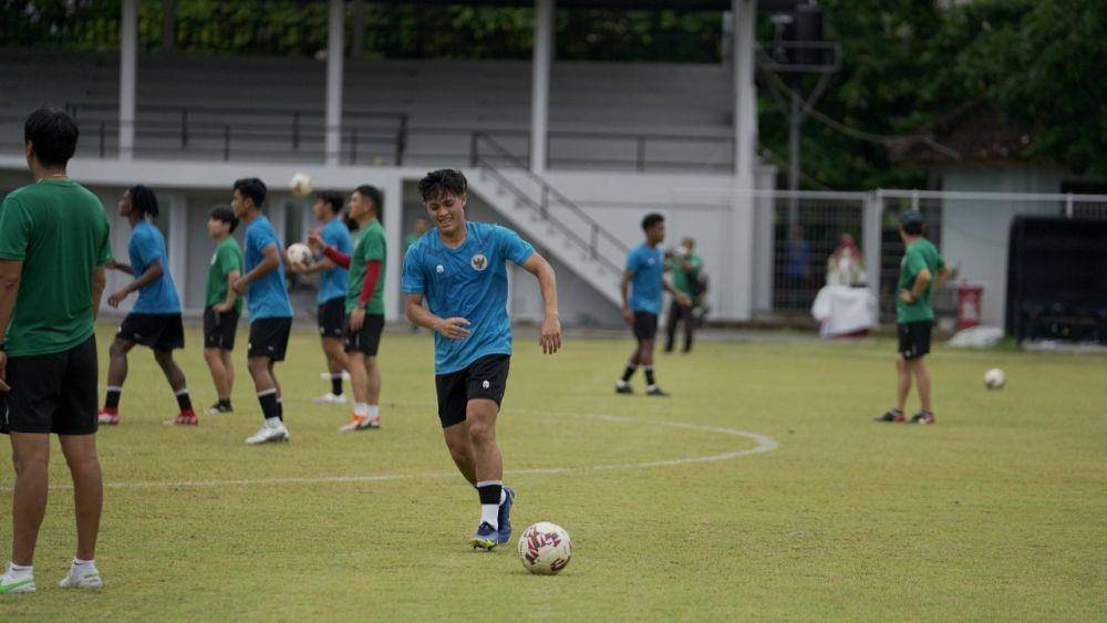 Pemain Timnas Indonesia menjalani latihan perdana di Stadion Samudra, Bali, Kamis (20/1) petang untuk persiapan melawan Timor Leste di FIFA Match Day. (Dok. PSSI)