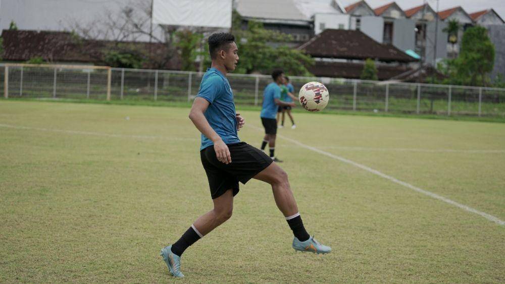 Pemain Timnas Indonesia menjalani latihan perdana di Stadion Samudra, Bali, Kamis (20/1) petang untuk persiapan melawan Timor Leste di FIFA Match Day. (Dok. PSSI)