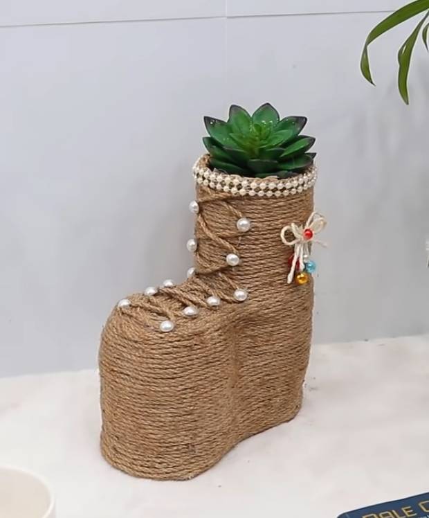 ilustrasi pot bunga dari limbah (youtube.com/DiY BiGBooM)