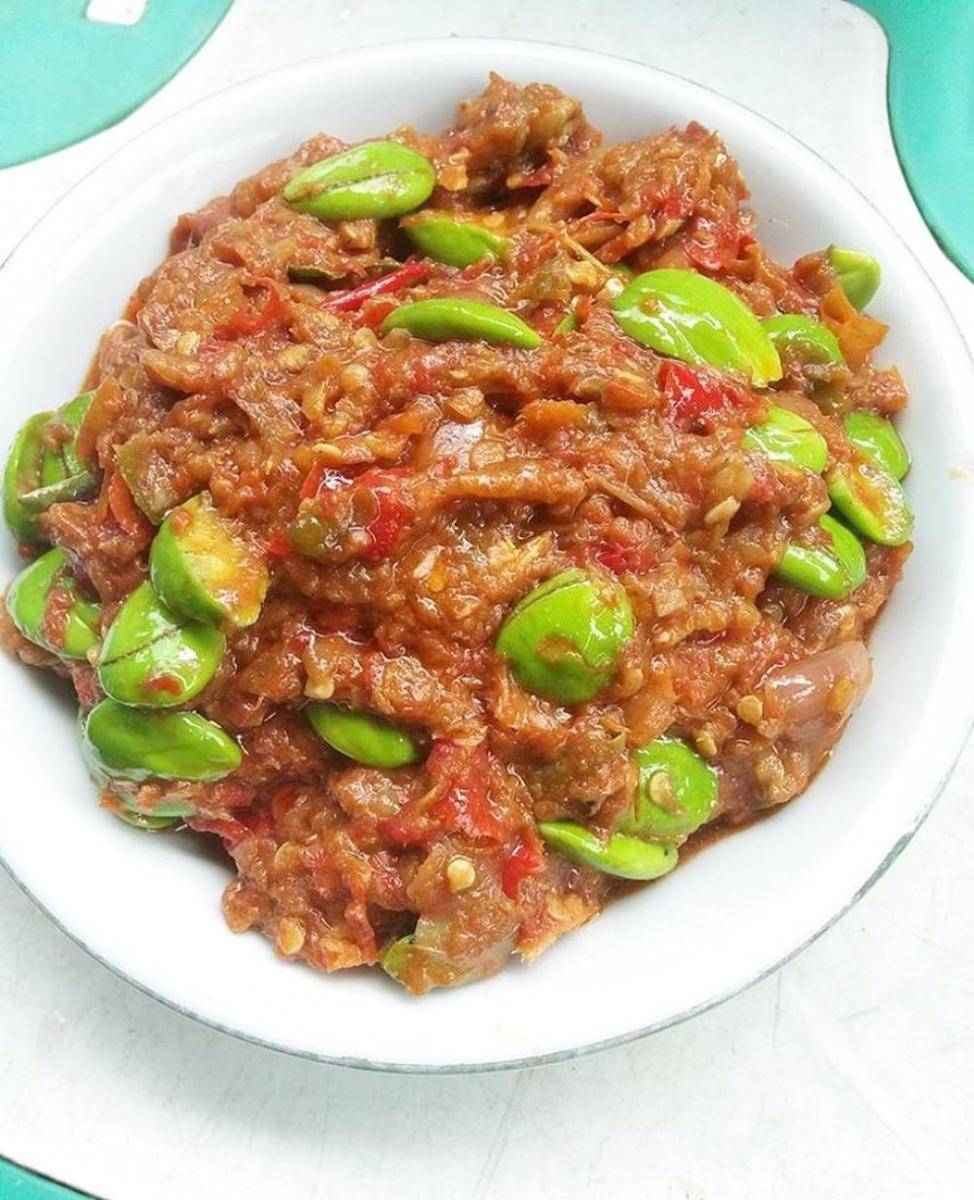 potret hidangan sambel pete (instagram.com/carikulinersolo)