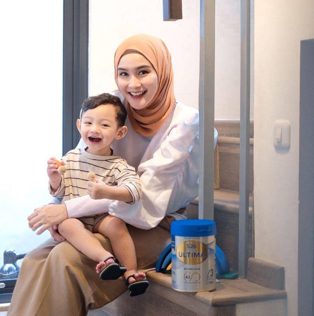 Nadya Fricella dan buah hati (instagram.com/iselfricella)