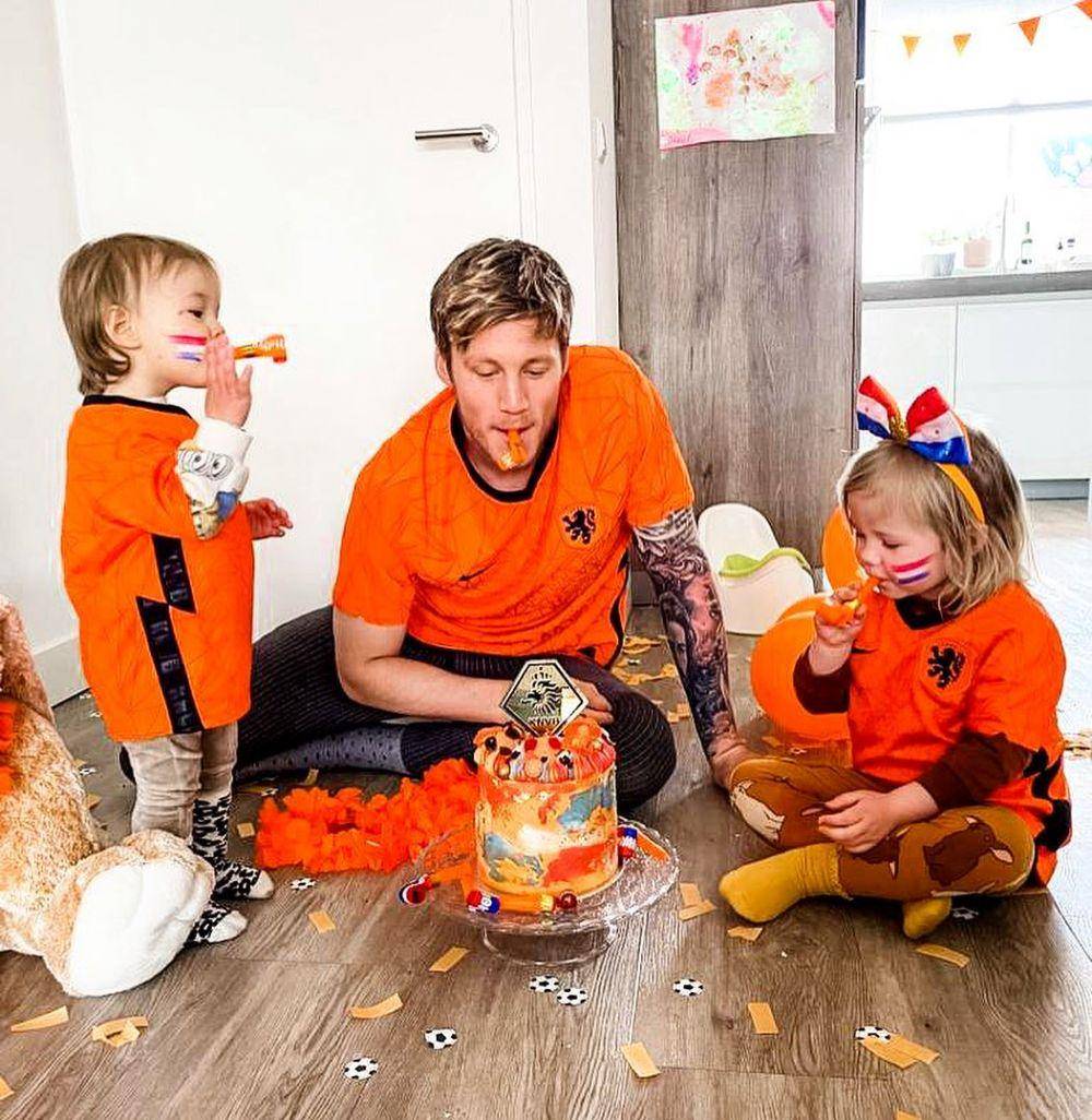 Wout Weghorst bersama kedua anaknya (instagram.com/wout.weghorst)