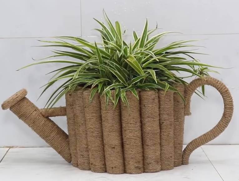 ilustrasi pot bunga dari limbah (youtube.com/DiY BiGBooM)