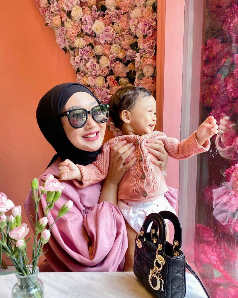 Dian Pelangi dan buah hati (instagram.com/dianpelangi)