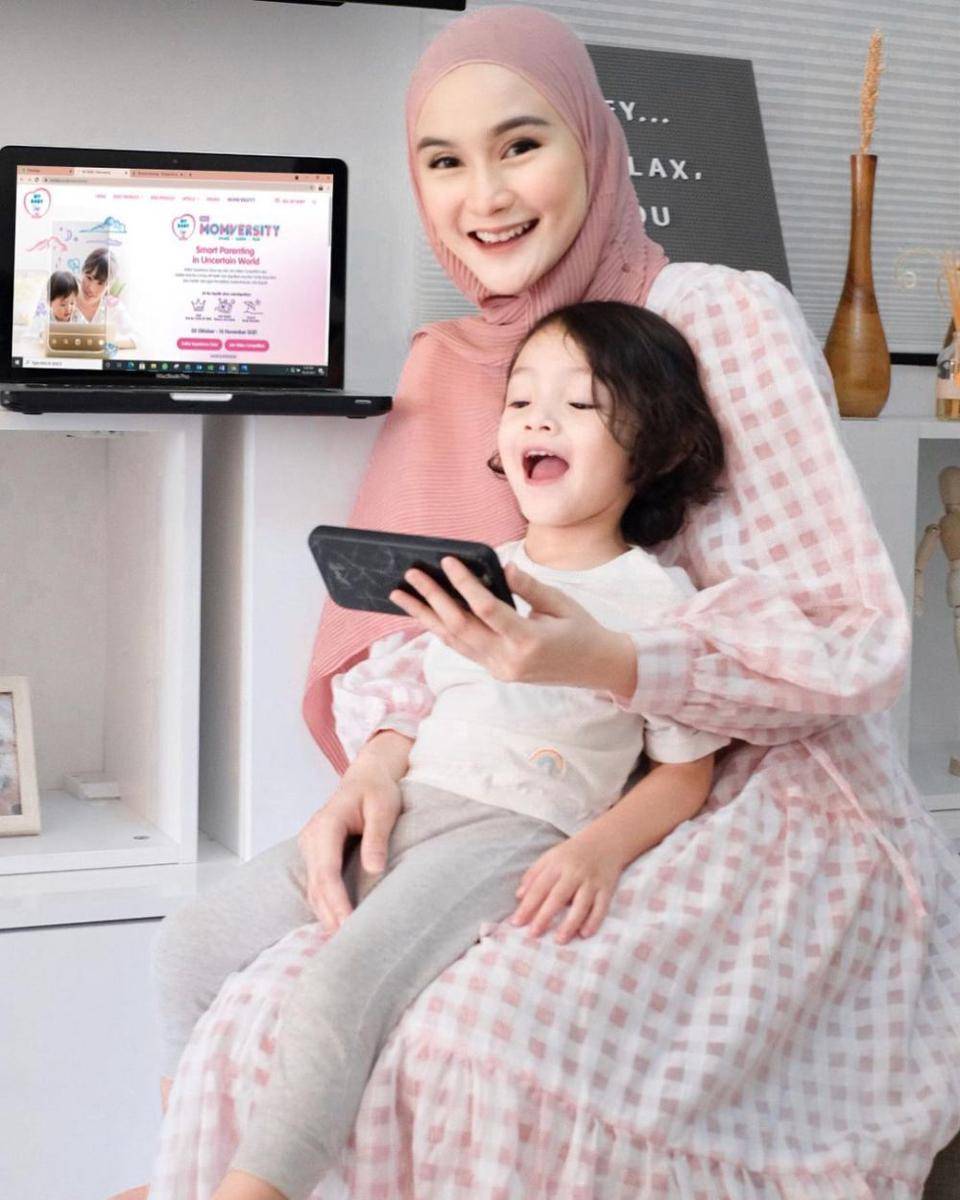 Nadya Fricella dan buah hati (instagram.com/iselfricella)