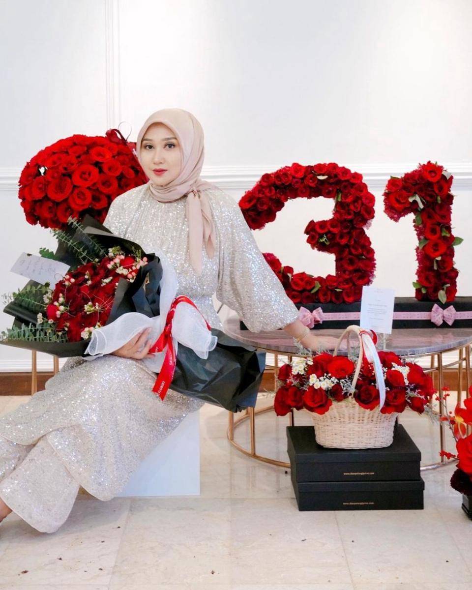 Dian Pelangi (instagram.com/dianpelangi)