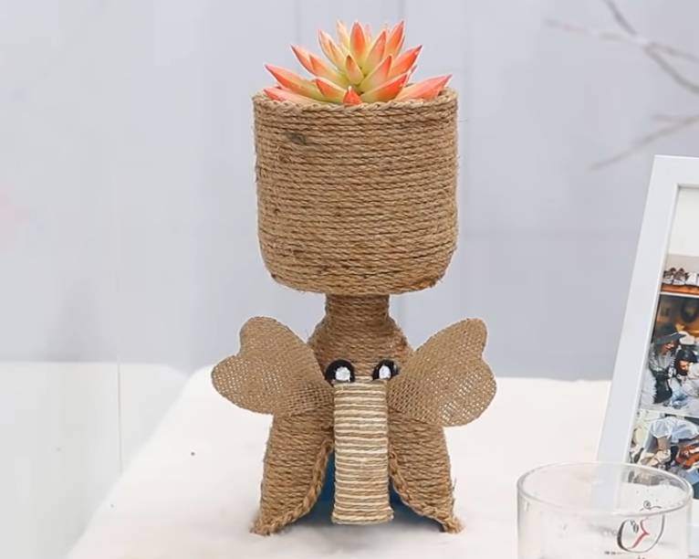 ilustrasi pot bunga dari limbah (youtube.com/DiY BiGBooM)