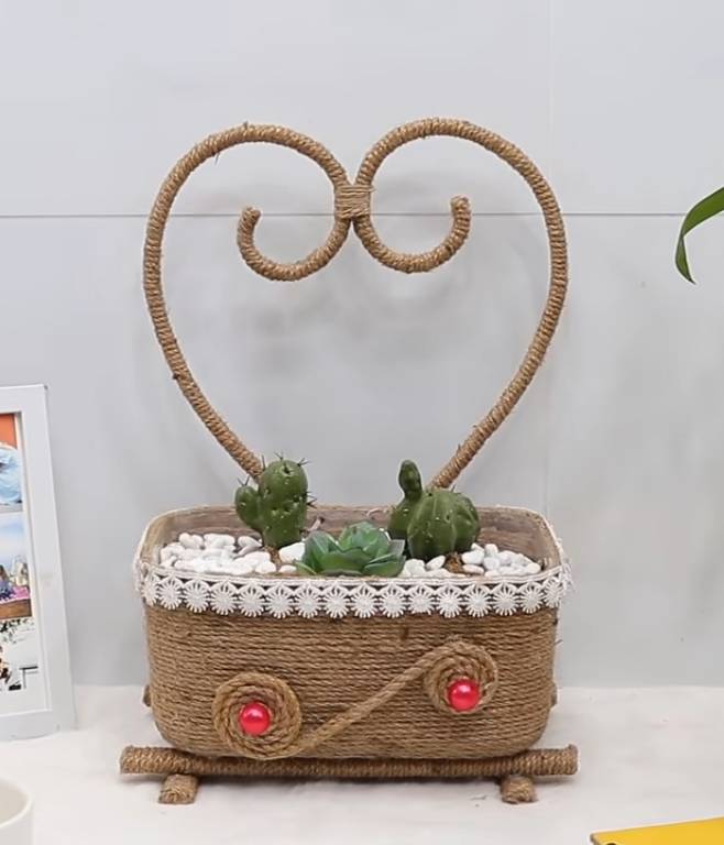 ilustrasi pot bunga dari limbah (youtube.com/DiY BiGBooM)