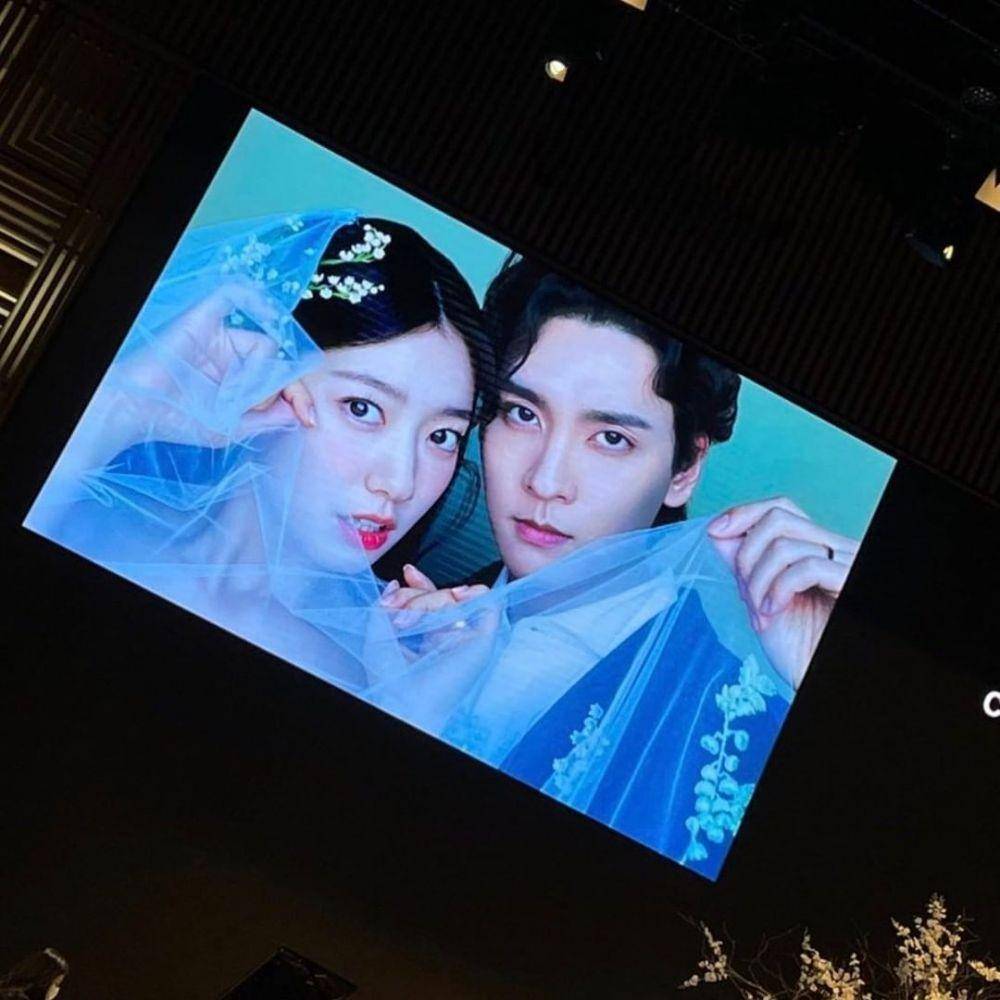 Foto Pre-wedding Park Shin Hye dan Choi Tae Joon (twitter.com/ShinHyePark1990)
