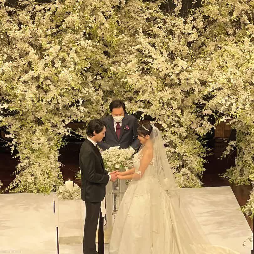 Momen syahdu pernikahan Park Shin Hye dan Choi Tae Joon (twitter.com/StarAngel__)
