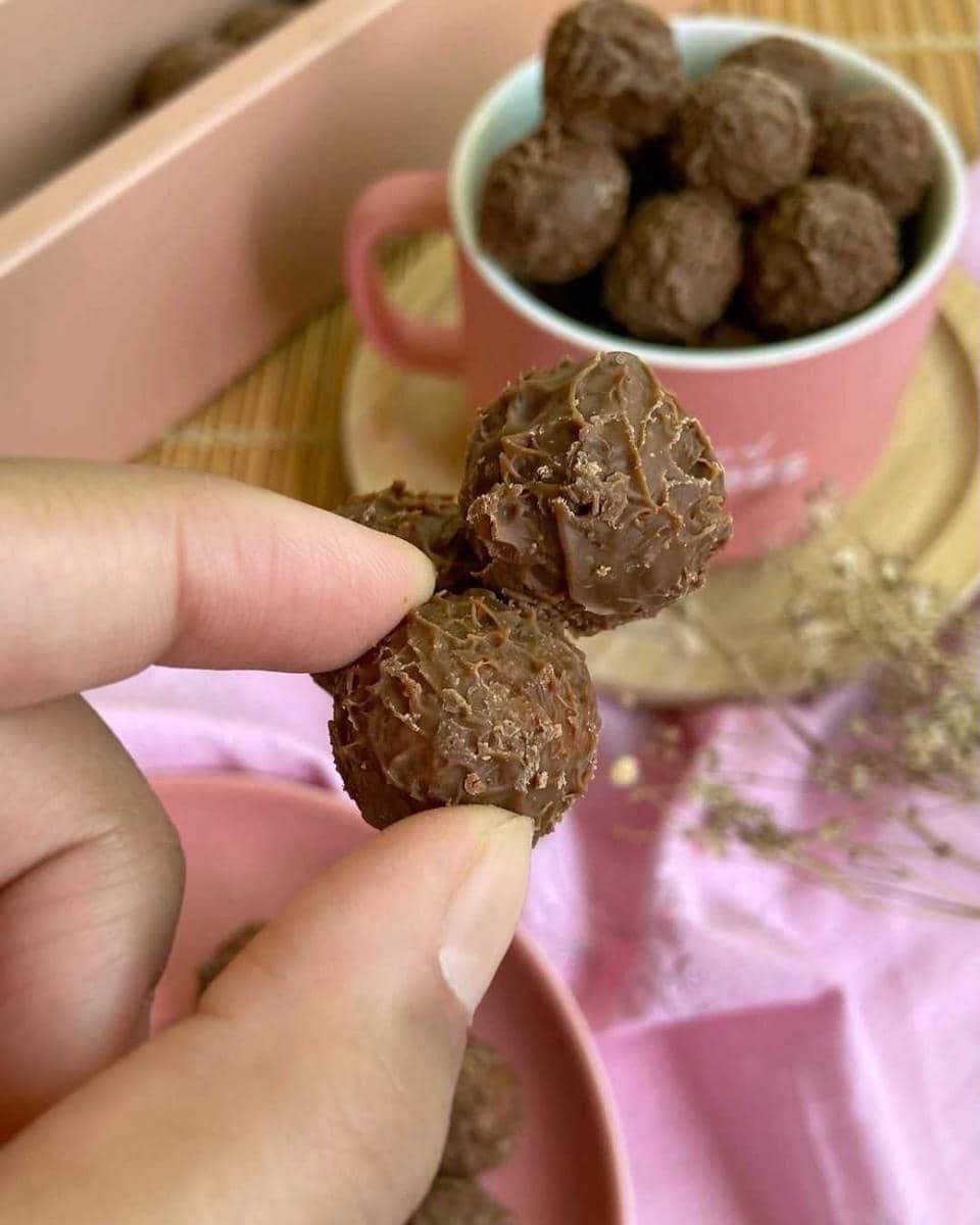 chocolate bon-bon (instagram.com/fkapture.kw)