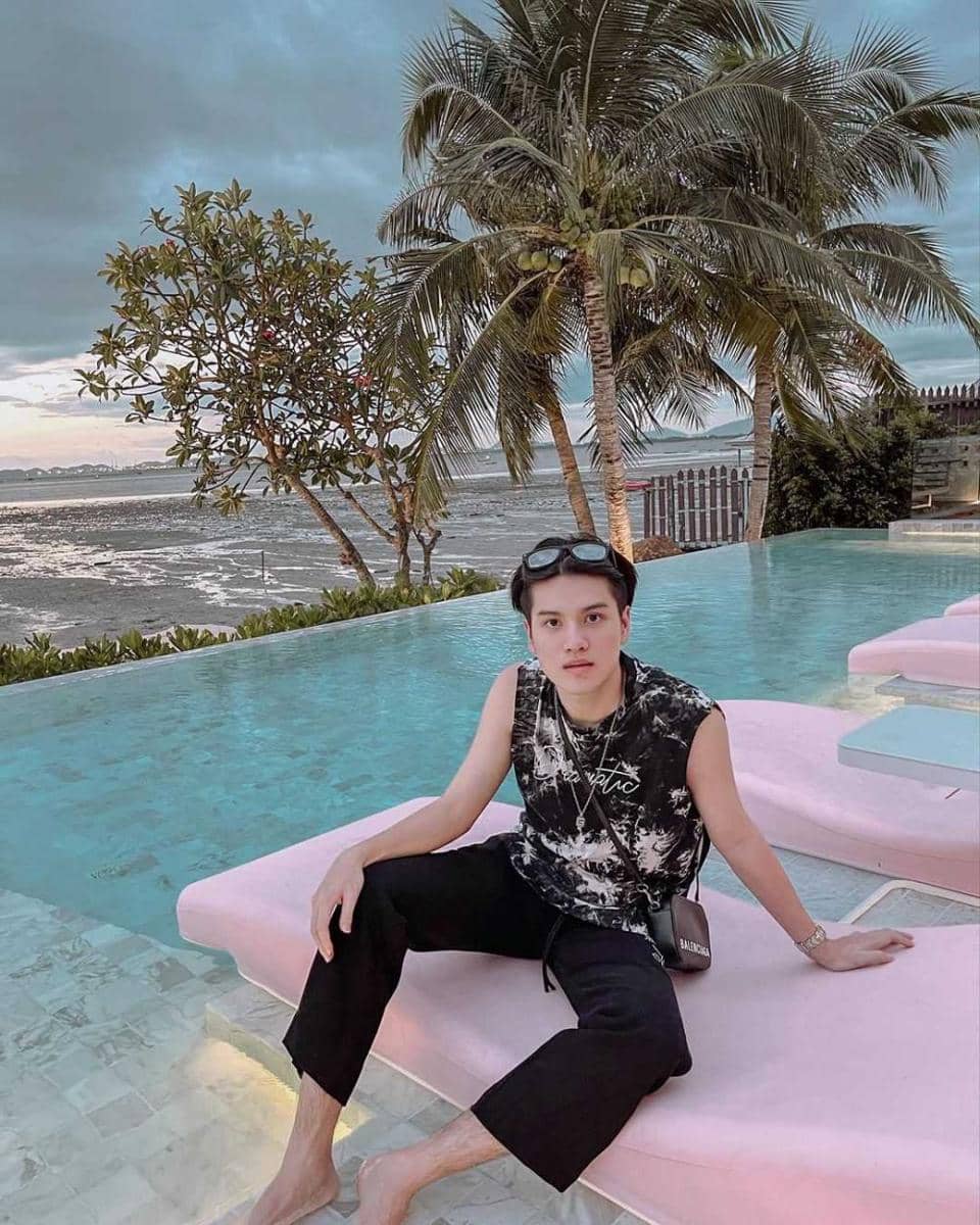 outfit monokrom ala Marc Pahun (instagram.com/marc.m_c)