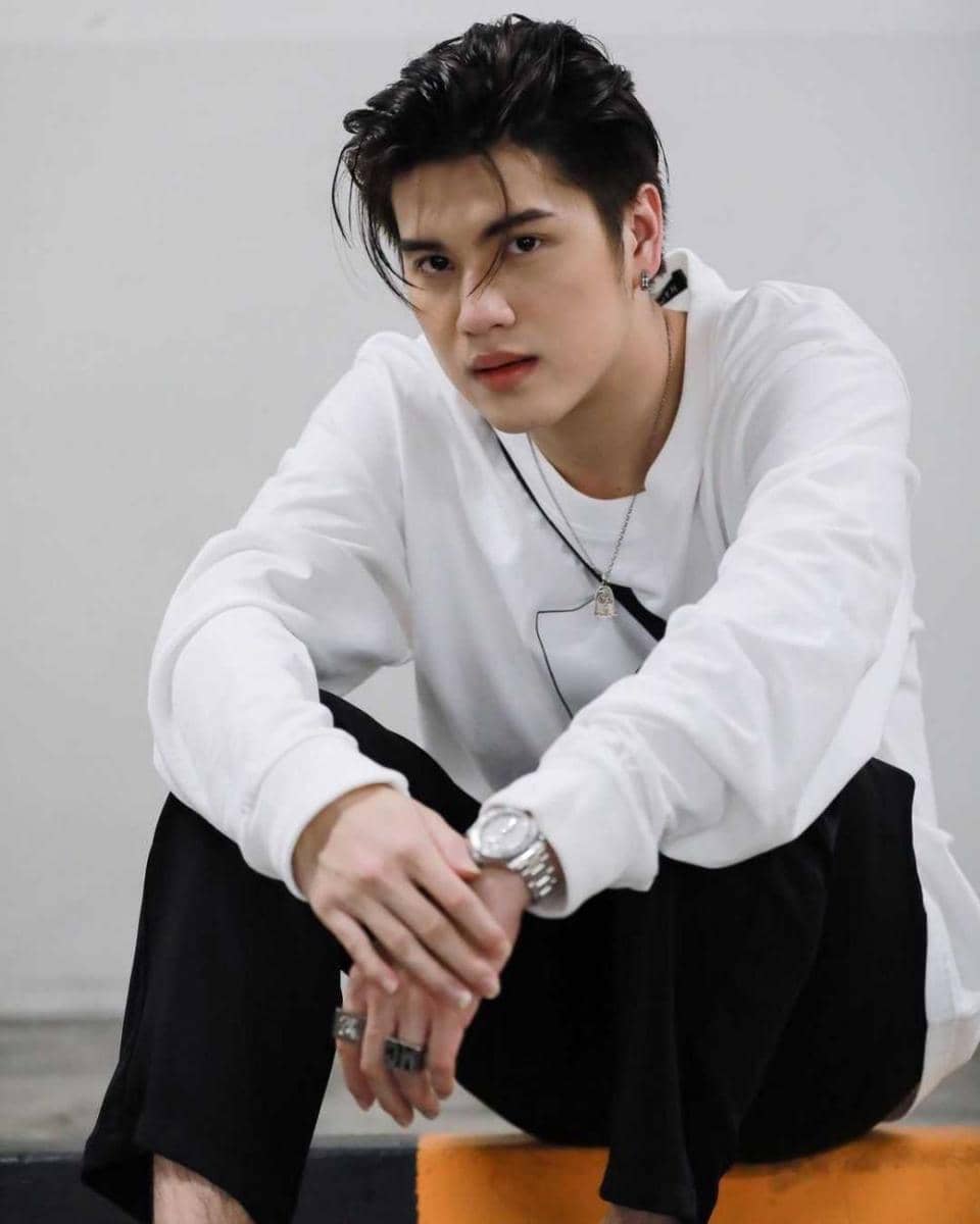 outfit monokrom ala Marc Pahun (instagram.com/marc.m_c)