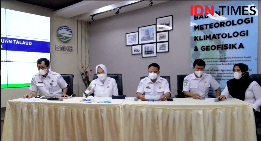 Konferensi pers online BMKG terkait gempa M 6,1 yang mengguncang Melonguane Kepulauan Talaud Sulawesi Utara, Sabtu (22/1/2022). (Tangkapan Layar/IDN Times Uji Sukma Medianti)