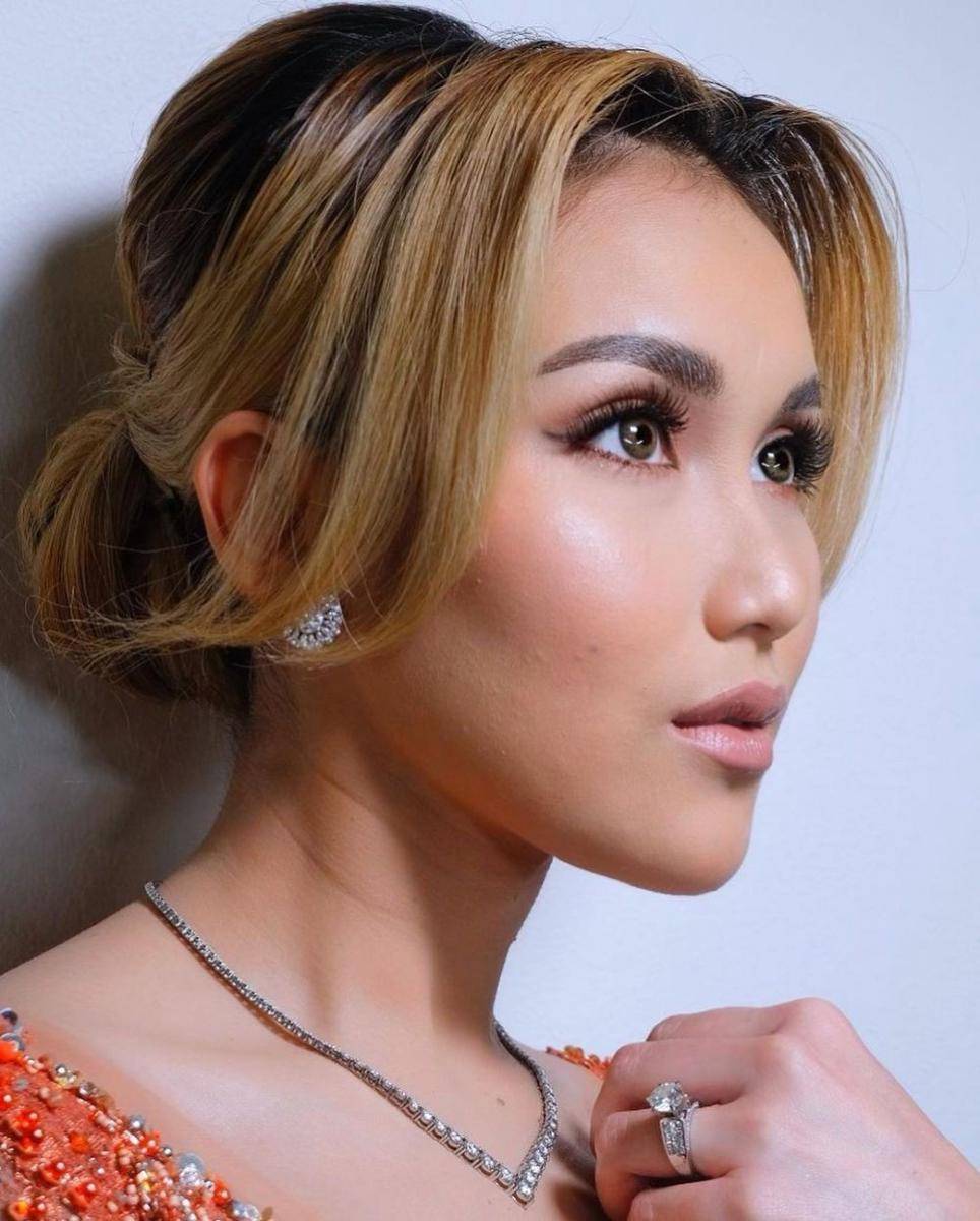 Ayu Ting Ting di lamaran Syifa (Instagram.com/kriznafahrezi)