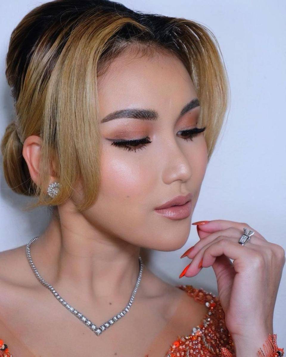 Ayu Ting Ting di lamaran Syifa (Instagram.com/kriznafahrezi)
