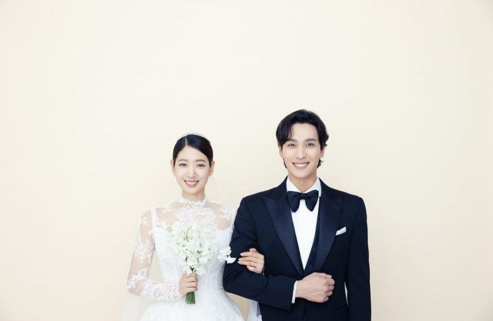 Resmi Sah, 9 Fakta Pernikahan Park Shin Hye dan Choi Tae Joon