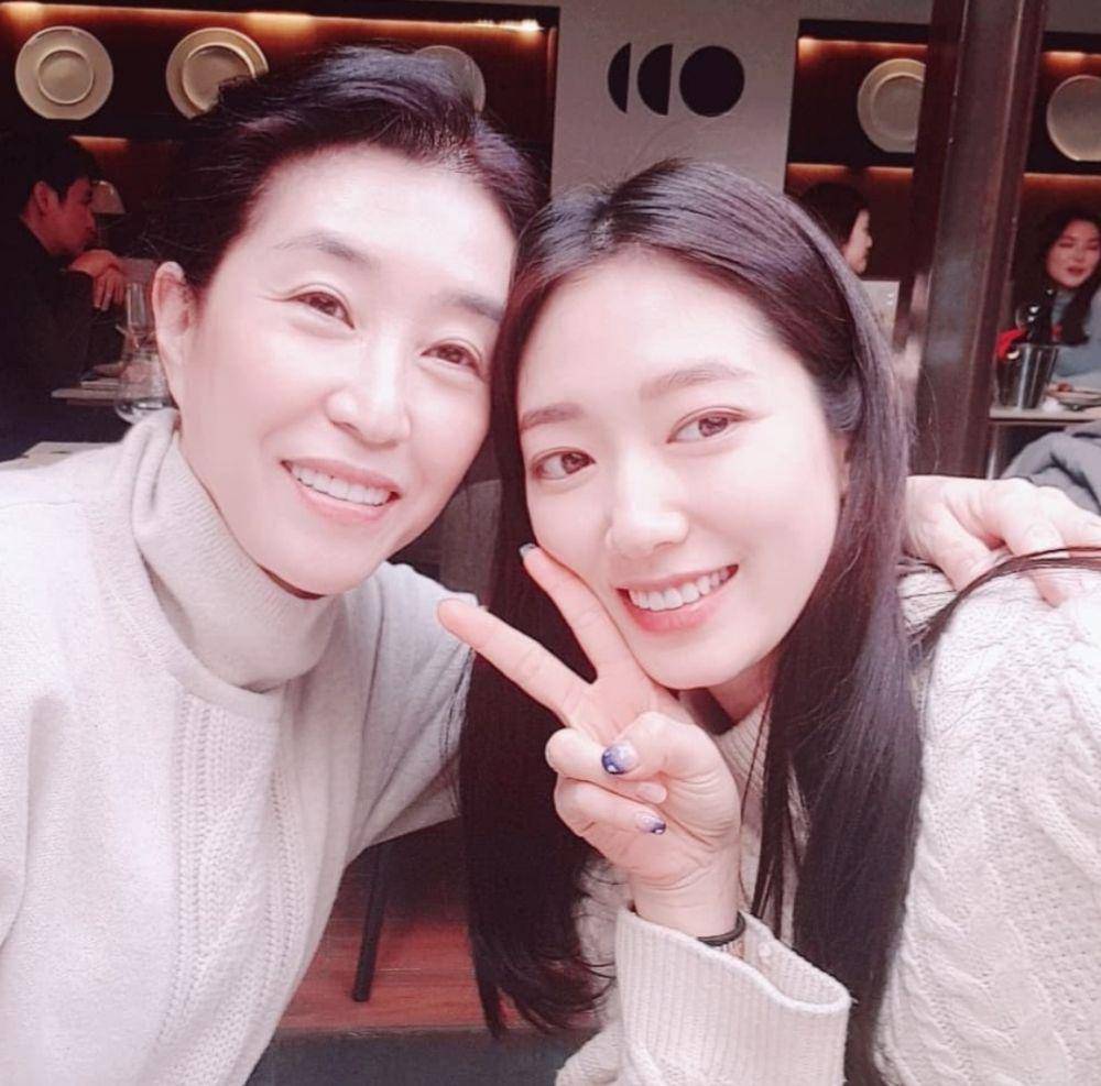 Park Shin Hye dan Kim Mi Kyung (instagram.com/kim_mee_kyung)