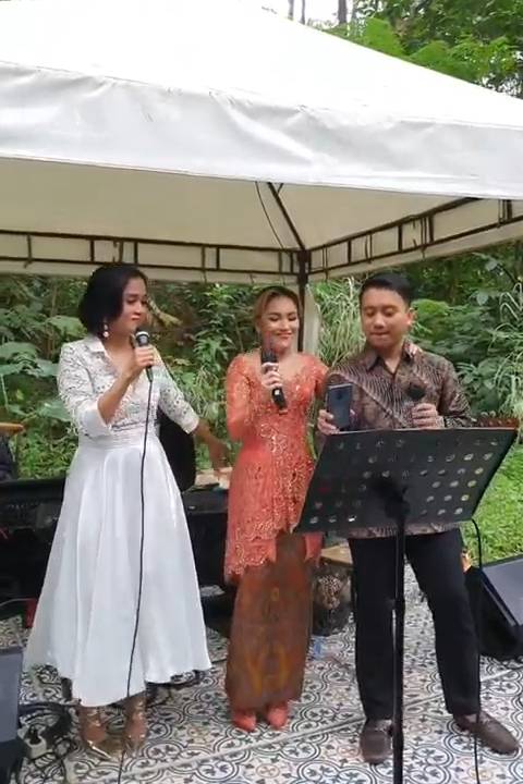 Lamaran Syifa, adik Ayu Ting Ting (Instagram.com/dewwi_entertainment )