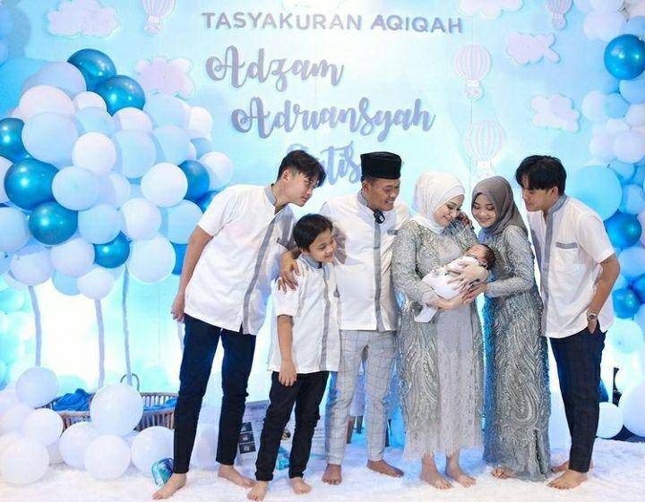 Tasyakuran Aqiqah Adzam Adriansyah. Instagram.com/nathalieholscher