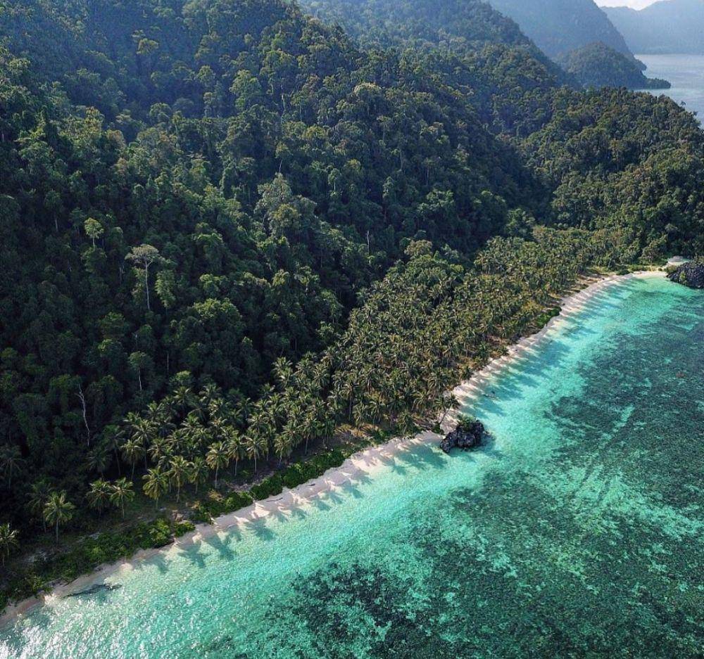 Pantai Labengki (instagram.com/bikinkerenindonesia)