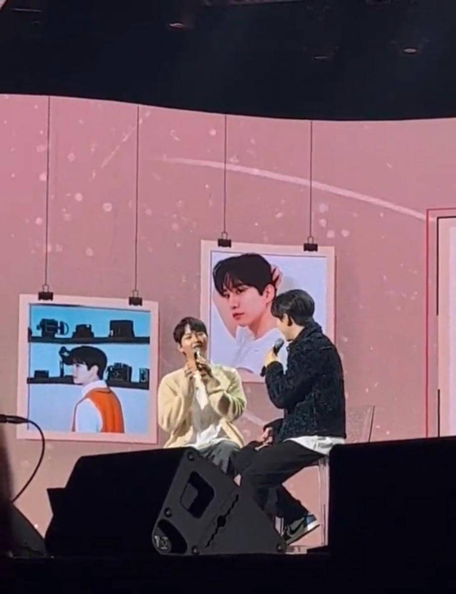 Tangkapan layar video saat Song Joong Ki hadir di fanmeeting Junho 2PM (twitter.com/_jh_125_)