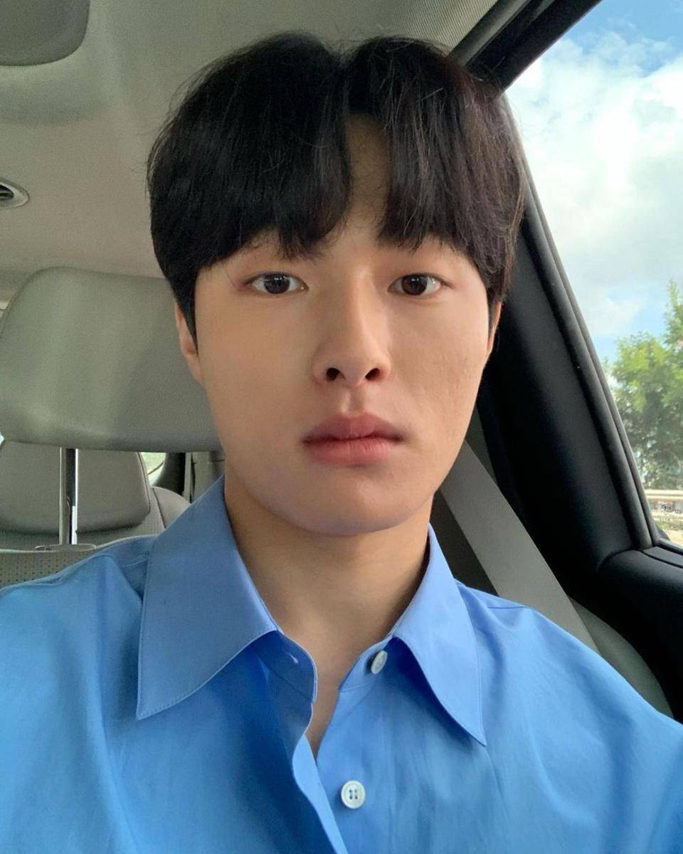 Yoon Chan Young (instagram.com/yooncy1)