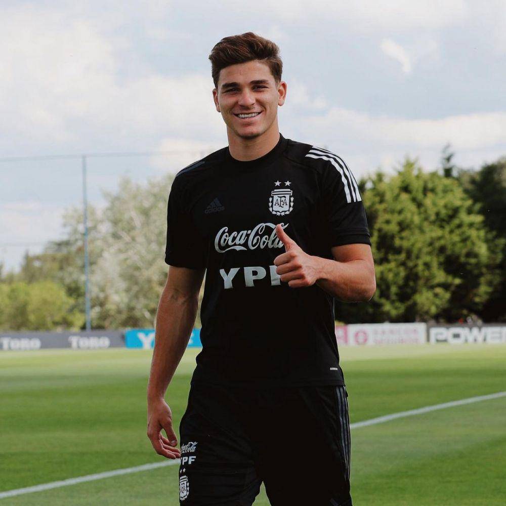 Julian Alvarez saat sesi latihan timnas Argentina. (instagram.com/juliaanalvarez)