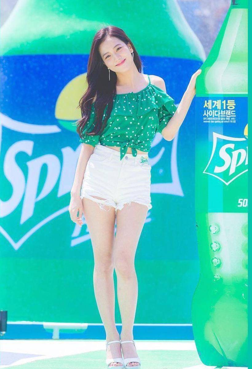 short pants member BLACKPINK (instagram.com/blackpinkfashionupdate)