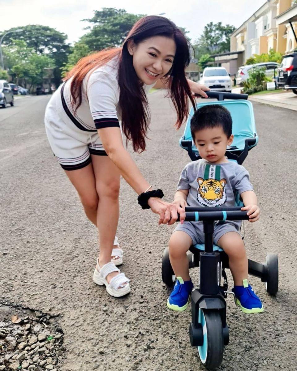 potret Oma Puspa dan Neil cucunya (instagram.com/puspadewihc)