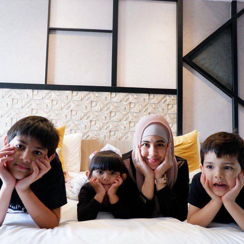 potret Risty Tagor dan ketiga anaknya (instagram.com/ristytagor)