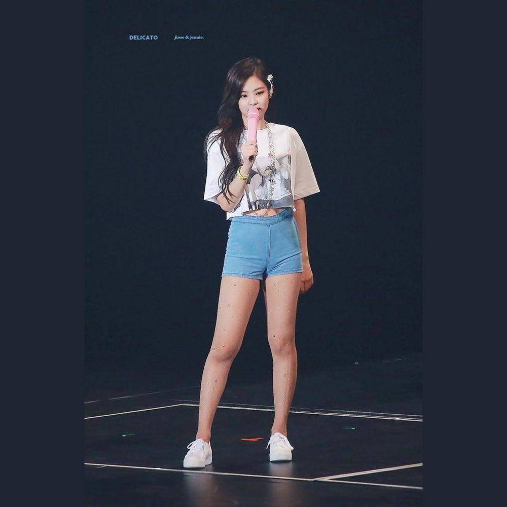 short pants member BLACKPINK (instagram.com/blackpinkfashionupdate)