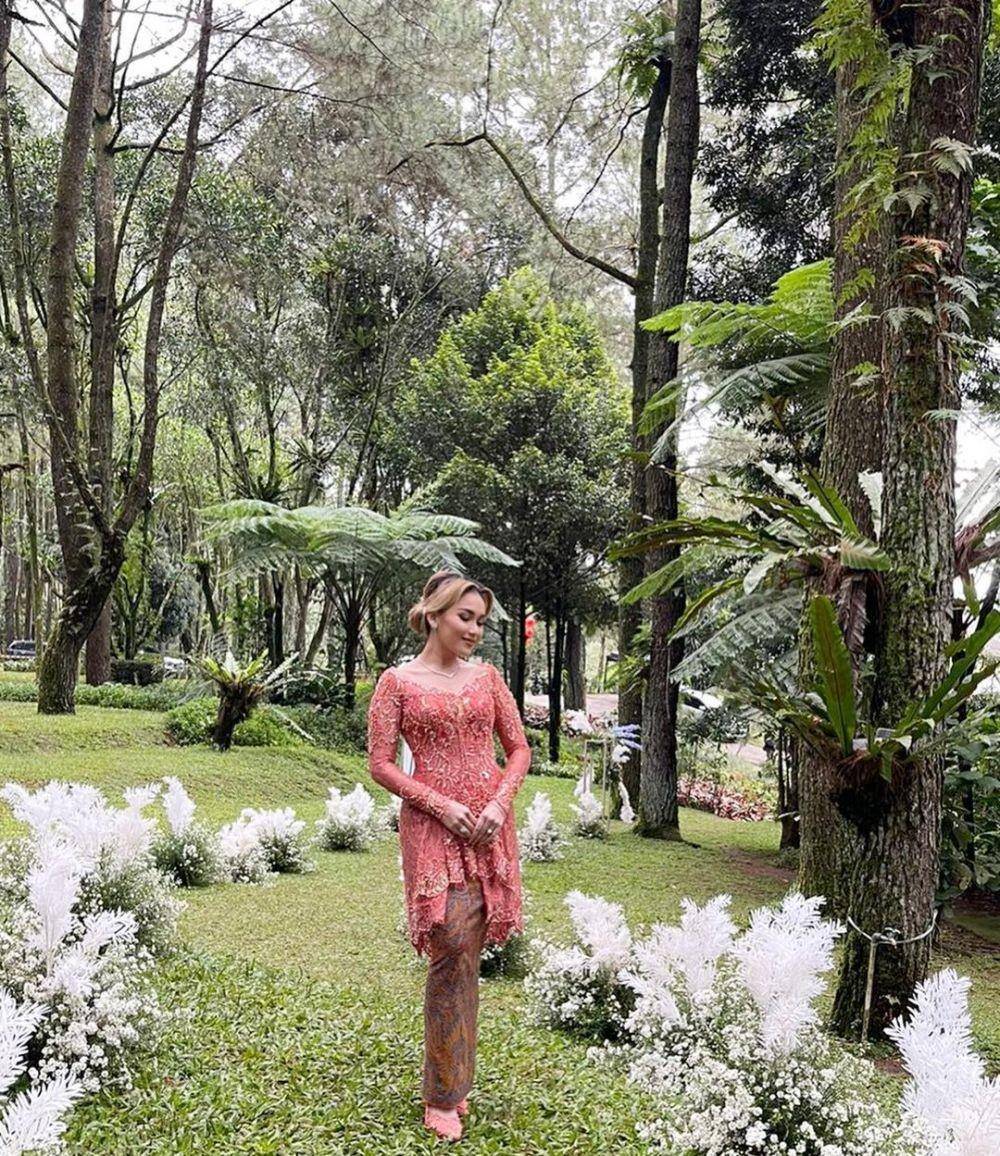 Lamaran Syifa, adik Ayu Ting Ting. (Nesnumoto via Instagram.com/ayutingting92)