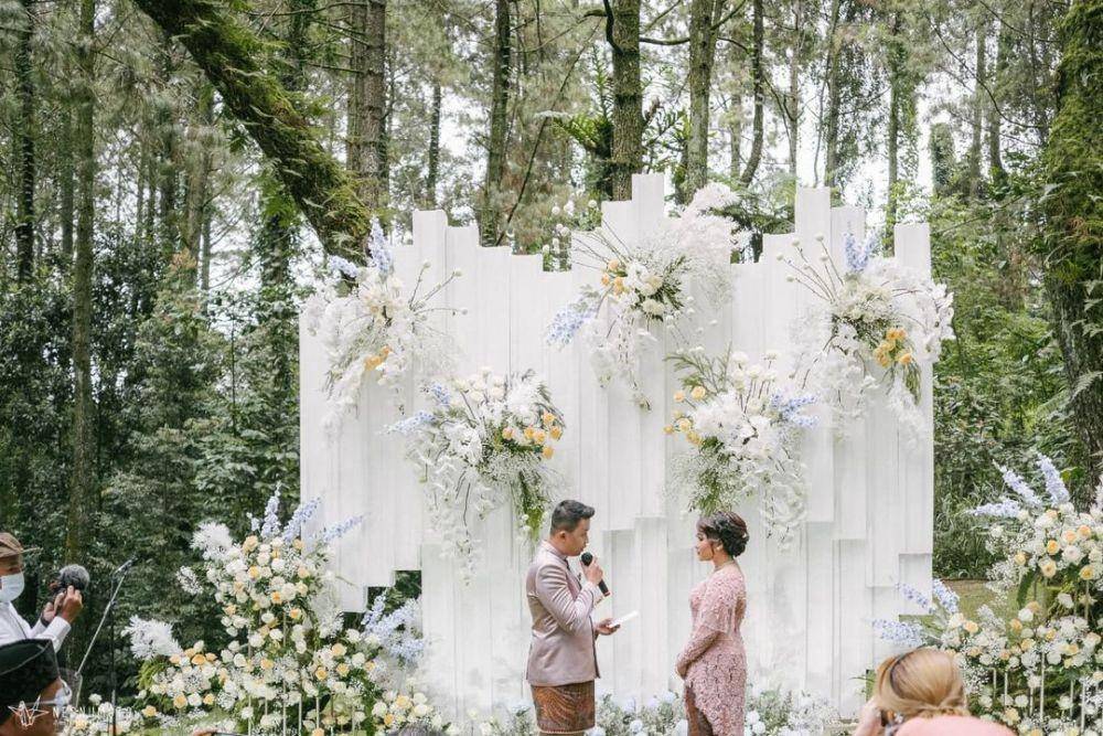 Lamaran Syifa, adik Ayu Ting Ting. (Nesnumoto via Instagram.com/sistadecoration)