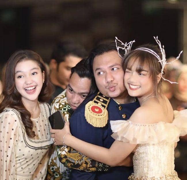gaya Fuji bak putri dongeng (instagram.com/benkz.albagaz)