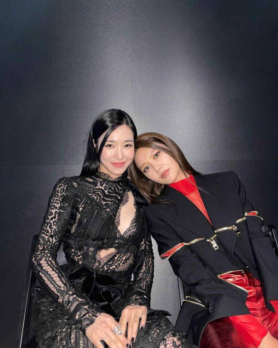 Tiffany & Sooyoung SNSD (Instagram.com/tiffanyyoungofficial)