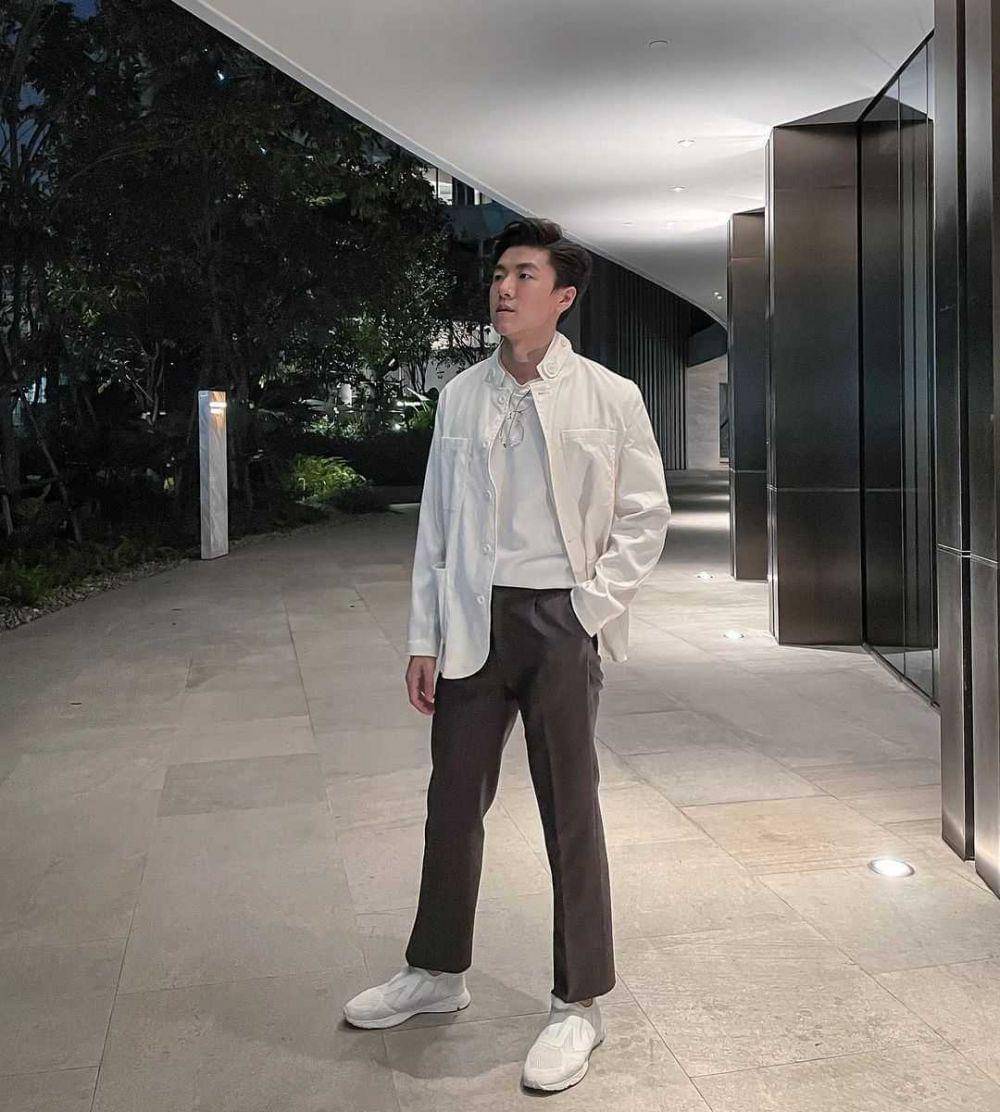 outfit kasual ala Chao Chavalit (instagram.com/chao_ctn)