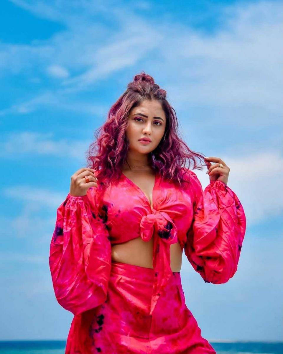 Rashami Desai (instagram.com/imrashamidesai)