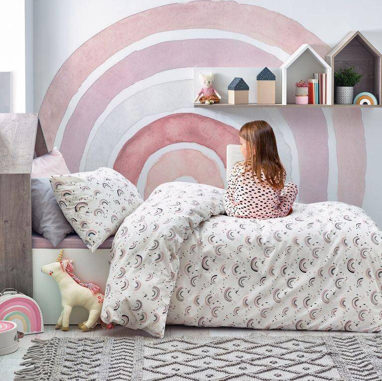 ide dekorasi kamar tidur anak perempuan (housebeautiful.com)