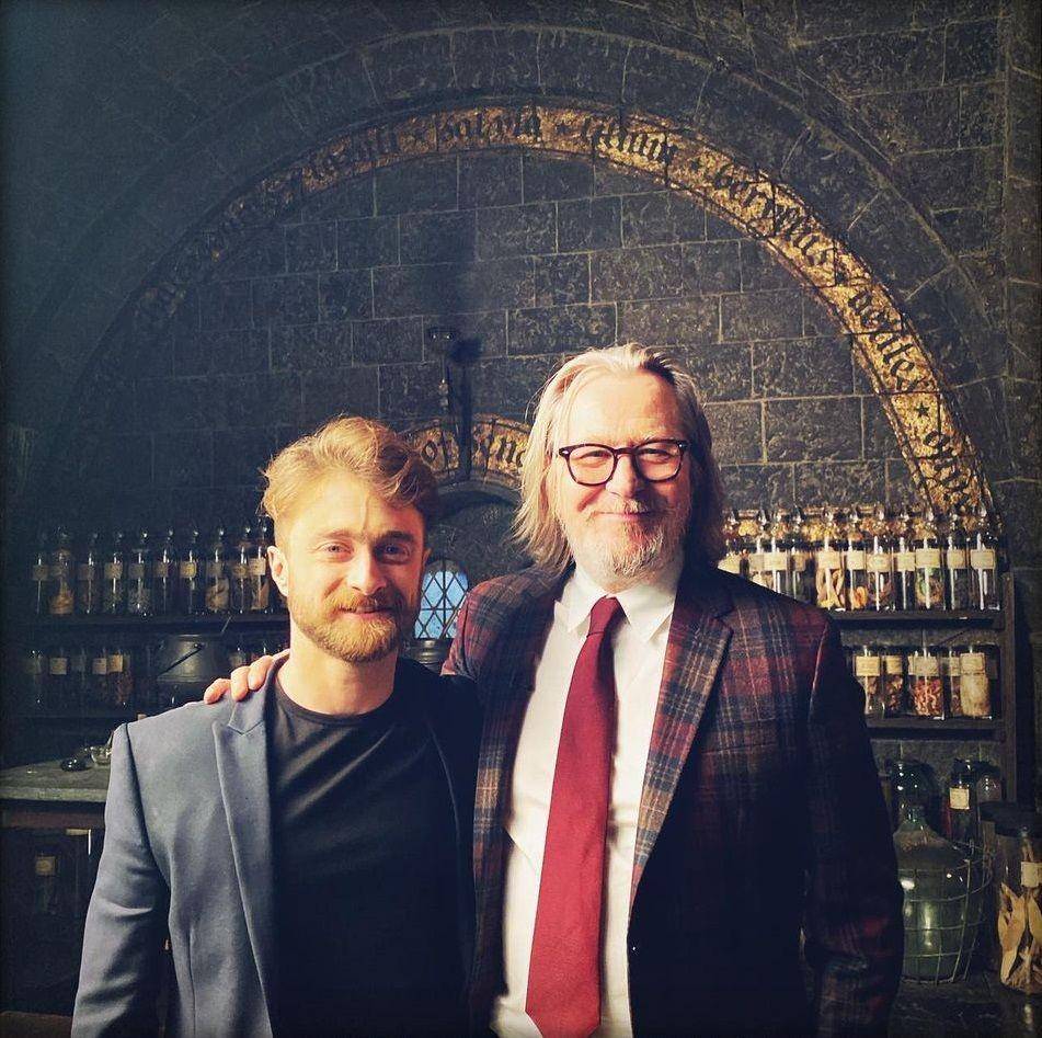 Gary Oldman (kanan) bersama Daniel Radcliffe (kiri) di set Harry Potter 20th Anniversary (Instagram.com/giseleschmidtofficial)