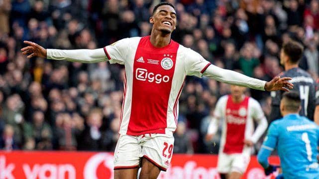 Ryan Gravenberch bersama Ajax (fcbarcelonanoticias.com)